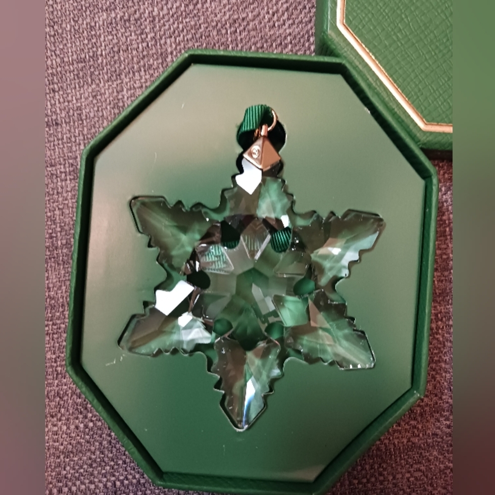 2024 Swarovski Crystal Christmas Ornament Large Annual Edition 5661079 With Box